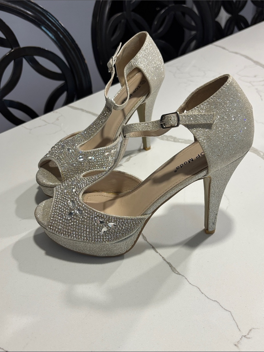 Top Moda Silver High Heel Stiletto Glitter Crystal Peep Toe T Strap Women's 7.5